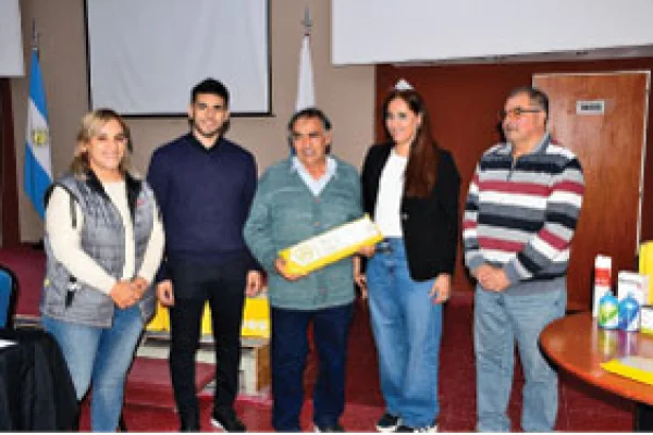 Productores recibieron insumos para animales caprinos