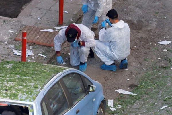 Una mujer murió después de que le explotara una bomba que llevaba en sus manos
