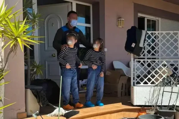 Los terroríficos dibujos en las cunas de los nenes encerrados durante cuatro años en la “casa del horror”