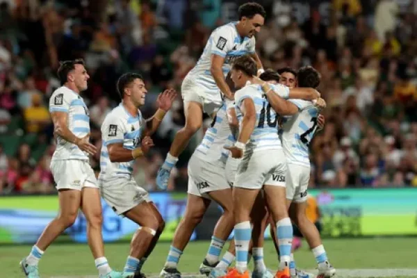 Los Pumas 7s ganaron en el arranque de la gran final de Los Ángeles