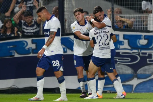 Gimnasia venció agónicamente a Platense y respira