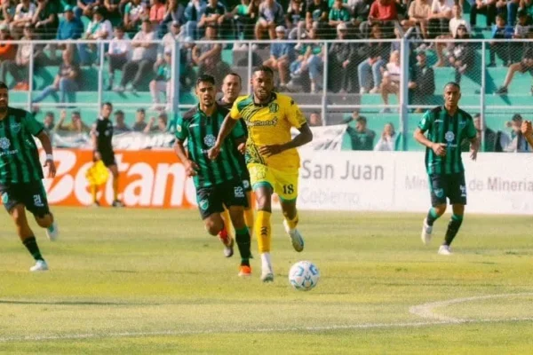 Aldosivi goleó a San Martín (SJ) en un duelo de necesitados y lo hundió en la tabla