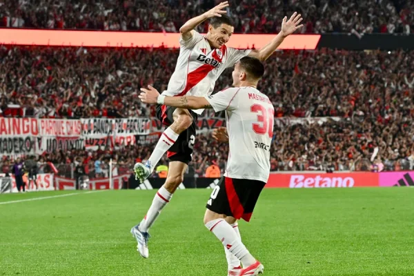 River goleó a Vélez y cerró la zona B como escolta