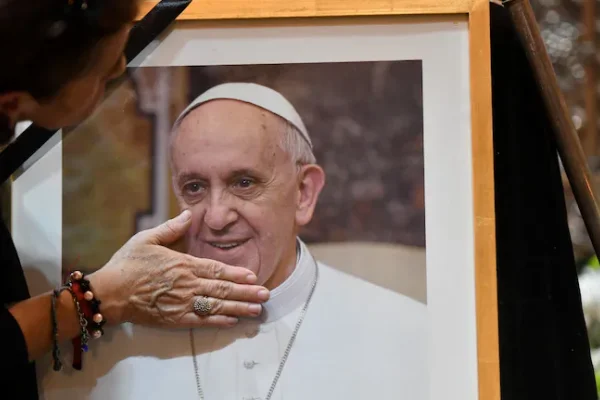 A pedido de Francisco, el Vaticano donará su papamóvil a Gaza para hacer una clínica infantil