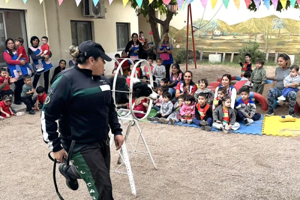 División Canes deslumbró con una exhibición a los niños del Inka Suyan