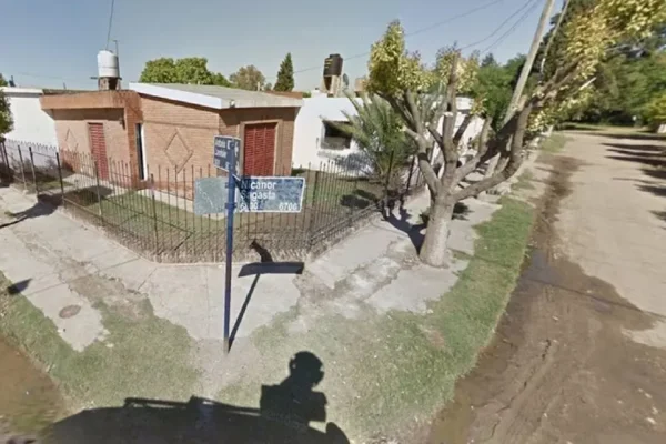 Córdoba: se enojó con su vecino porque le habían dejado estacionado el auto en la puerta y le cortó una oreja con un machete