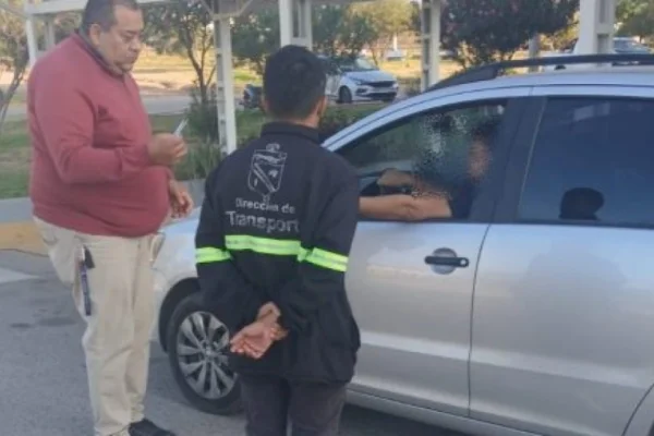 El municipio retuvo más de una docena de vehículos Uber, taxis y remises irregulares en Capital