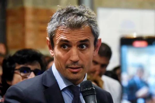La calculadora de Martín Menem: el “poroteo” de votos para aprobar el blanqueo de los dólares del colchón