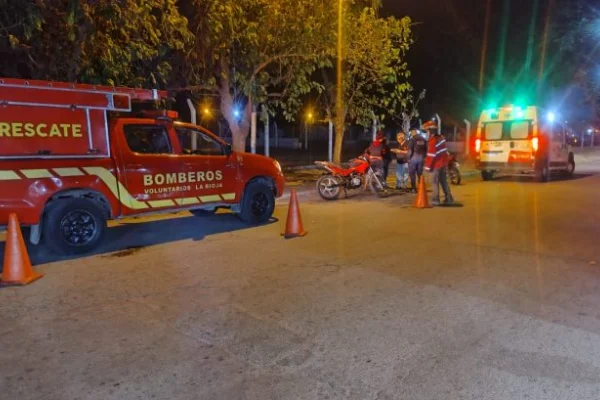 Una cayó de su motocicleta y fue hospitalizada