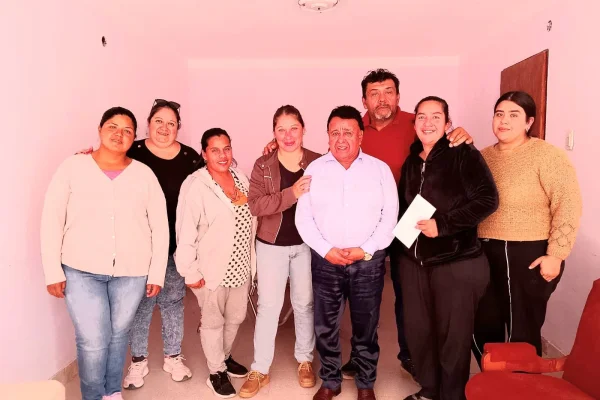 El diputado Julio Reinoso entregó ayuda económica a estudiantes de Villa Mazán