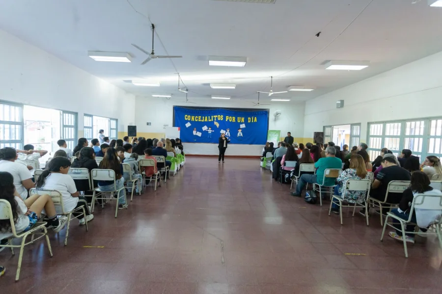 Acto. Los docentes guía de proyectos del 2024 compartieron su experiencia.