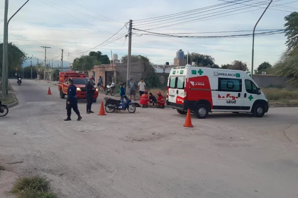 Dos personas trasladadas al hospital tras un choque entre motos
