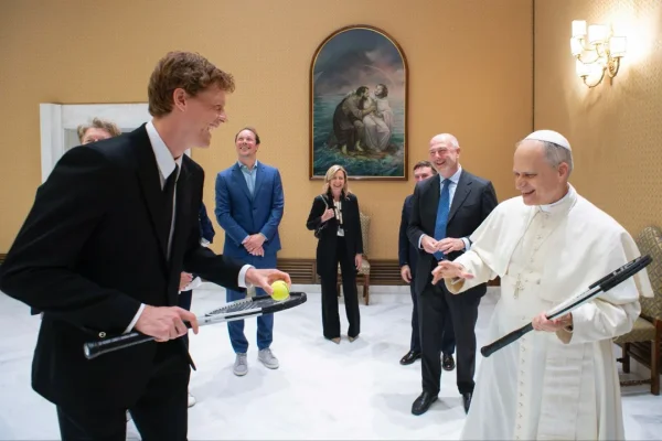 Jannik Sinner, el número 1 del tenis, visitó al papa León XIV