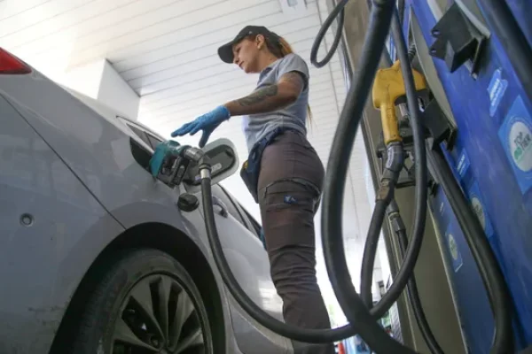 Ahora YPF subió los combustibles hasta 0,4%