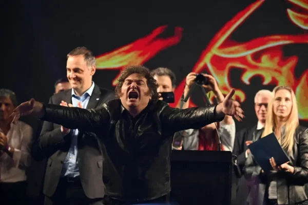 Adorni cerró su campaña con Milei y el gabinete nacional