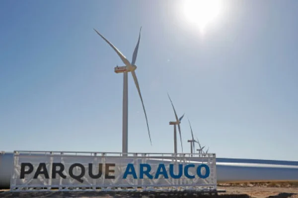 Completan montaje de un nuevo parque eólico