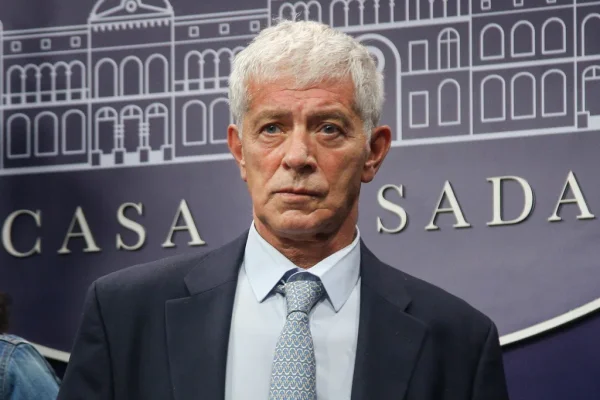 Cúneo Libarona anunció el cierre de 13 programas