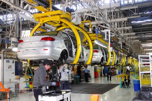 El uso de la capacidad instalada de la industria cayó a 53,4% en marzo