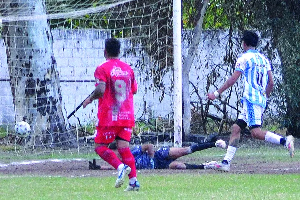 Racing despertó y venció a Riojano