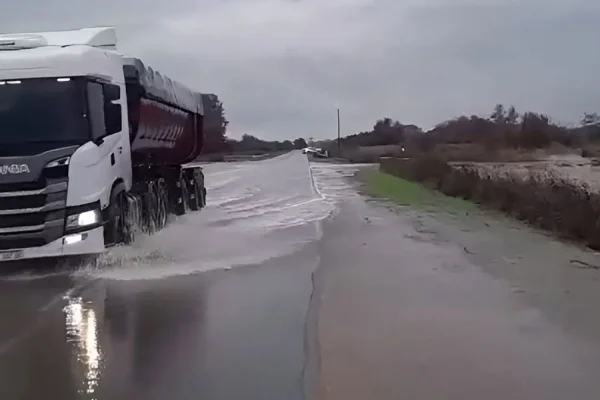 Colapsan las rutas 8 y 9 por el temporal: cortes totales y desvíos en varios tramos