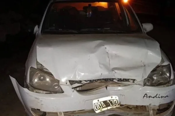 Choque frontal entre dos autos dejó un herido