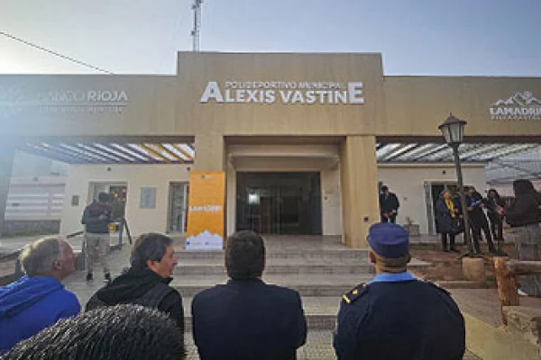 El Polideportivo de Villa Castelli se llama “Alexis Vastine”
