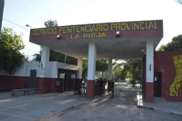 Tras una huelga de hambre, un interno fue hospitalizado por descompensación