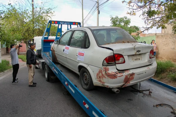 Mayor control: El Municipio retira vehículos abandonados
