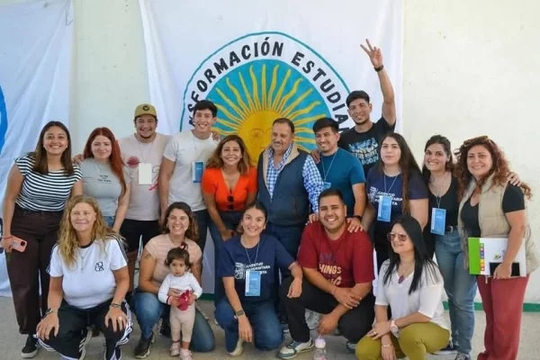 Quintela debatió el futuro del país con jóvenes universitarios