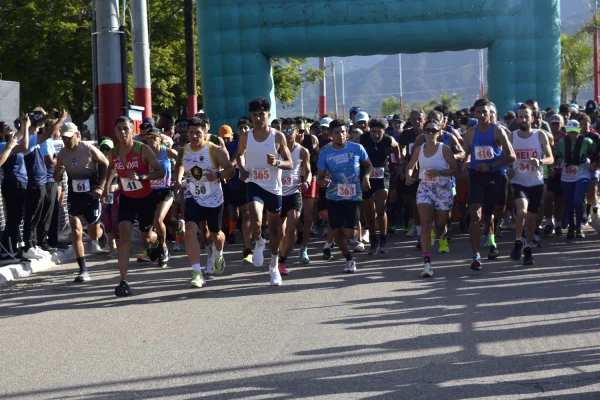 Un millar de atletas participó de la Maratón de la Policia de la Provincia