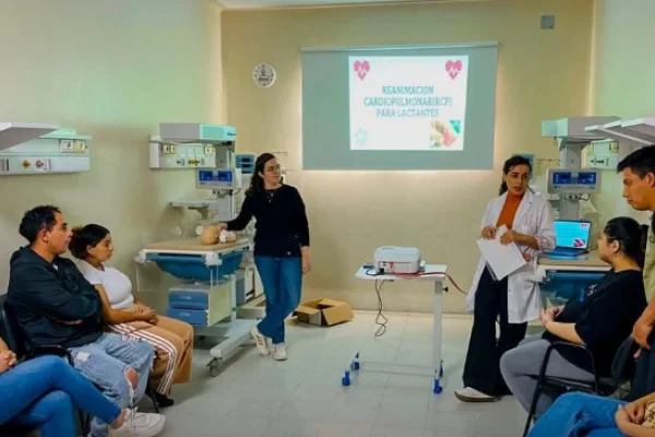 Brindaron taller de RCP en el Hospital Materno