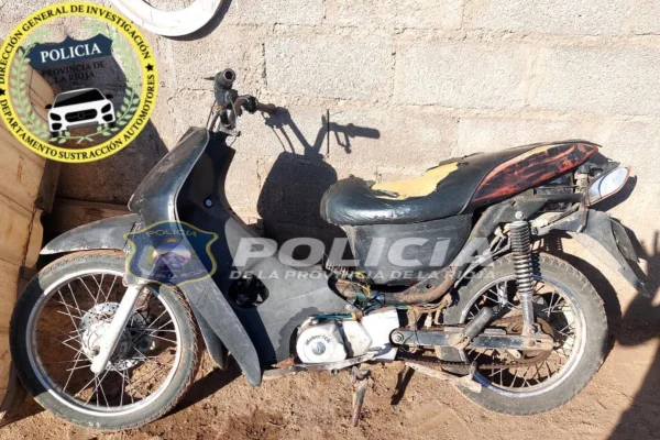 Robaron una motocicleta y la policia la encontró abandonada