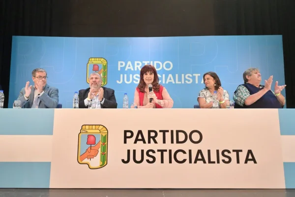 Sin Cristina Kirchner y con Axel Kicillof en duda, el PJ se reúne este martes en un congreso virtual