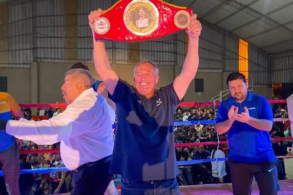 Villa Castelli tuvo su noche de Boxeo con un emotivo festival