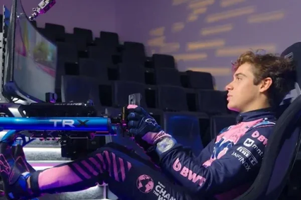 Colapinto mostró cómo es una vuelta en el GP de Mónaco y casi choca dos veces