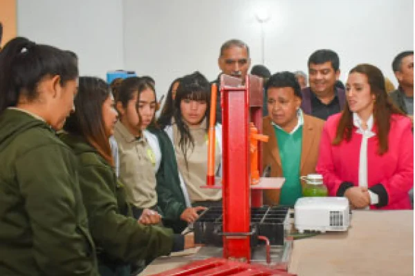 Inauguran aula taller para procesar algarroba