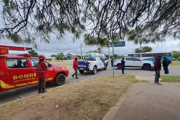 Un motociclista resultó herido tras chocar con una camioneta en Av. 2 de Abril y Base Primavera