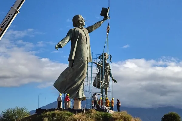 Ultiman detalles para inaugurar el monumento a Rosario Vera Peñaloza en el Parque de la Familia