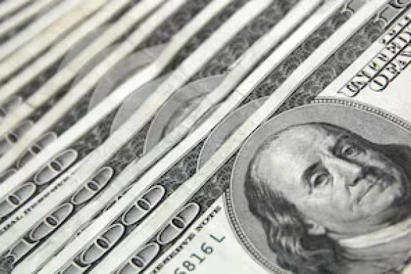 El dólar blue cayó a $1.165 tras el anuncio oficial sobre el libre uso de divisas