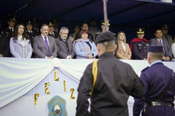 El Gobernador firmó ascensos a personal policial y del SPP