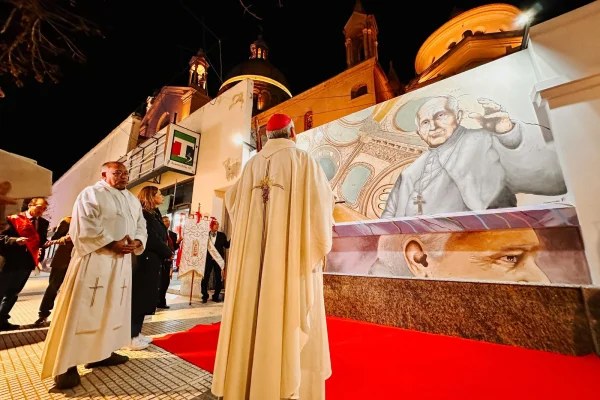 Pintaron un mural en homenaje al Papa Francisco