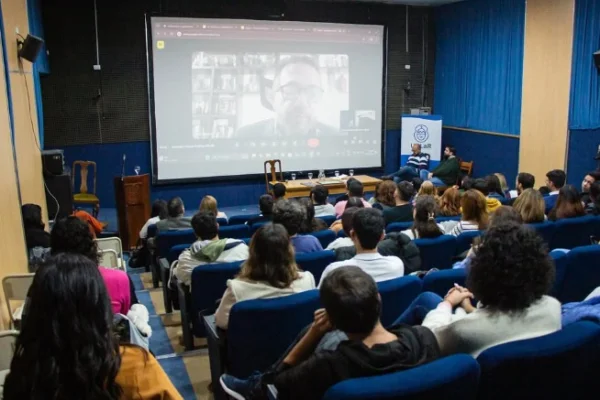 Posibilitan un espacio para la reflexión sobre ciencia política