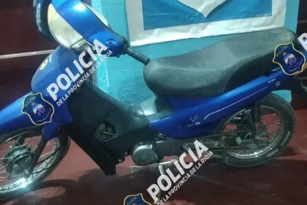 Salió a bailar, le robaron la moto y la policia la encontró abandonada