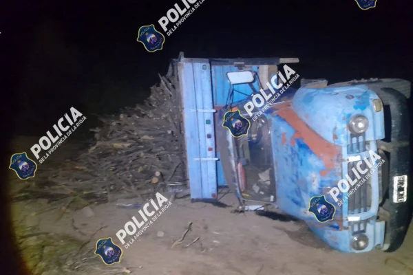 Camionero resultó herido en un vuelco
