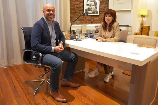 Cristina Kirchner desembarca en Corrientes y busca alinear al PJ detrás de la candidatura de Martín Ascúa