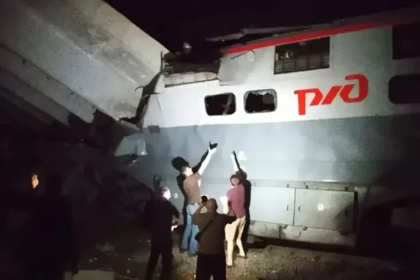 Tragedia ferroviaria: al menos siete muertos por el derrumbe de un puente