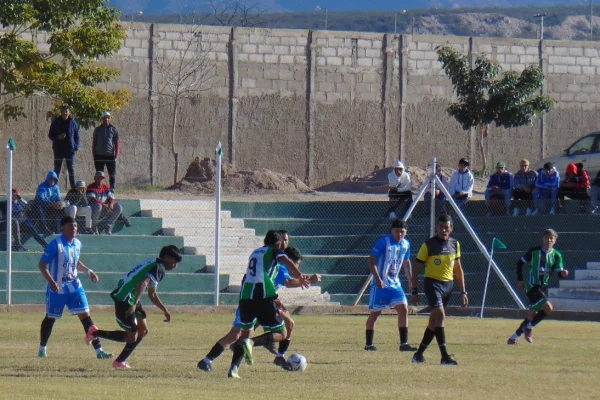 Los Chuyos sumó su primer triunfo con un triplete de Pozo