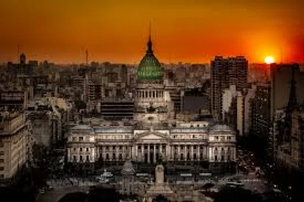 Buscan transferir a las provincias el impuesto a los Combustibles