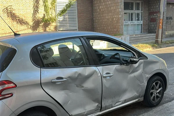Motociclista herido tras un siniestro vial con un auto