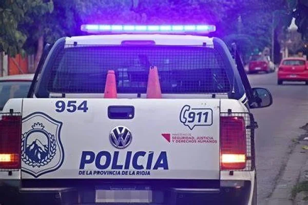 Accidente en pleno centro: un peatón fue atropellado por una motocicleta y trasladado al hospital